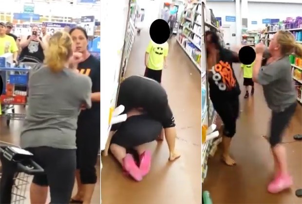 As duas mulheres trocam socos e caem entre as prateleiras de supermercado, enquanto criança assiste à briga (Foto: Reprodução / YouTube)