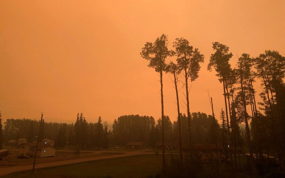 Incêndios florestais em Fraser Lake, na Columbia Britânica, no Canadá; assunto será debatido por povos indígenas (Foto: Janelle Lapointe/via Reuters)