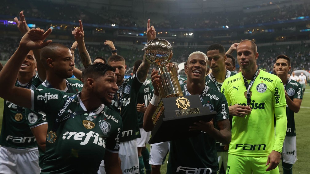 Cobiçado pela Europa, Danilo vira nova estrela do Palmeiras