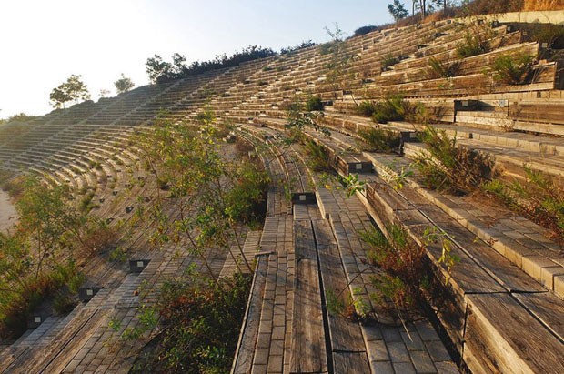 Construções olímpicas abandonadas (Foto: Ioanna Sakellaraki /Divulgação)