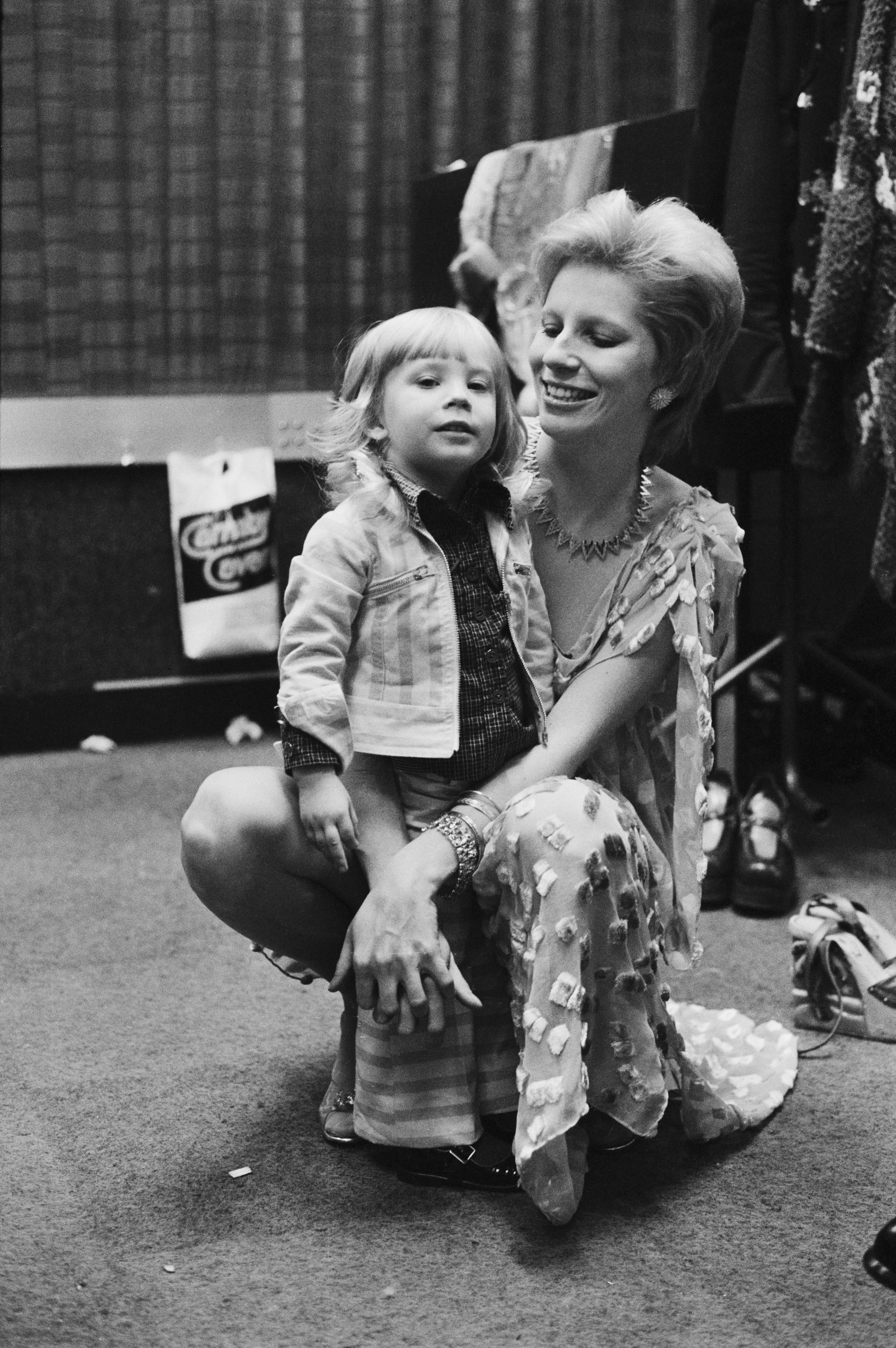 Duncan com a mãe, Angie Bowie, em 1973 (Foto: Getty Imagez / Terry O'Neill)