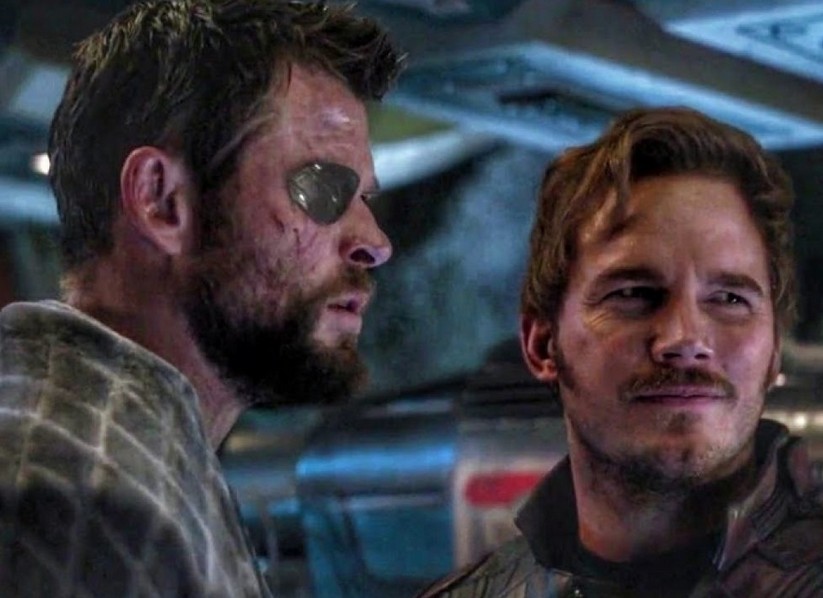 Chris Hemsworth e Chris Pratt em cena de Vingadores: Guerra Infinita (2018) (Foto: Reprodução)