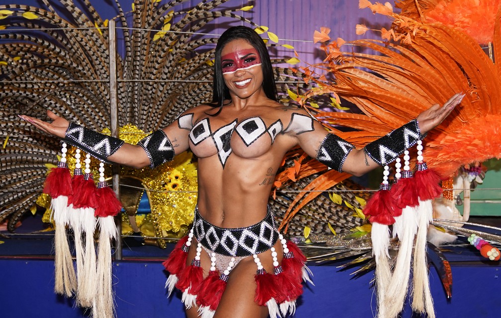 Musa Da Mocidade Desfila Com Os Seios De Fora E Diz Familia Vai Descobrir Na Hora Carnaval 2020 No Rio De Janeiro G1