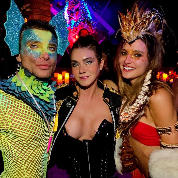 Luize Altenhofen vai de bruxinha fetichista em festa de Halloween (Foto: Reprodução Instagram)