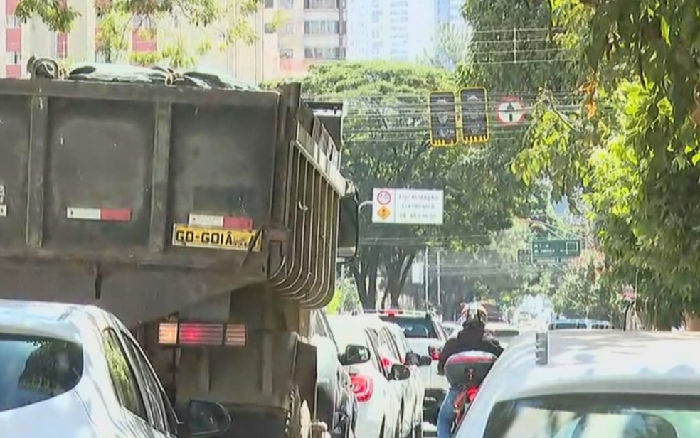Queda de energia deixa semáforos apagados em Goiânia — Foto: Reprodução/TV Anhanguera