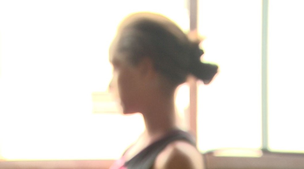 Irmã da menina de 9 anos contou à polícia que eles dormiam quando a vizinha começou a bater na porta com um pedaço de pau em Ribeirão Preto (Foto: Paulo Souza/EPTV)