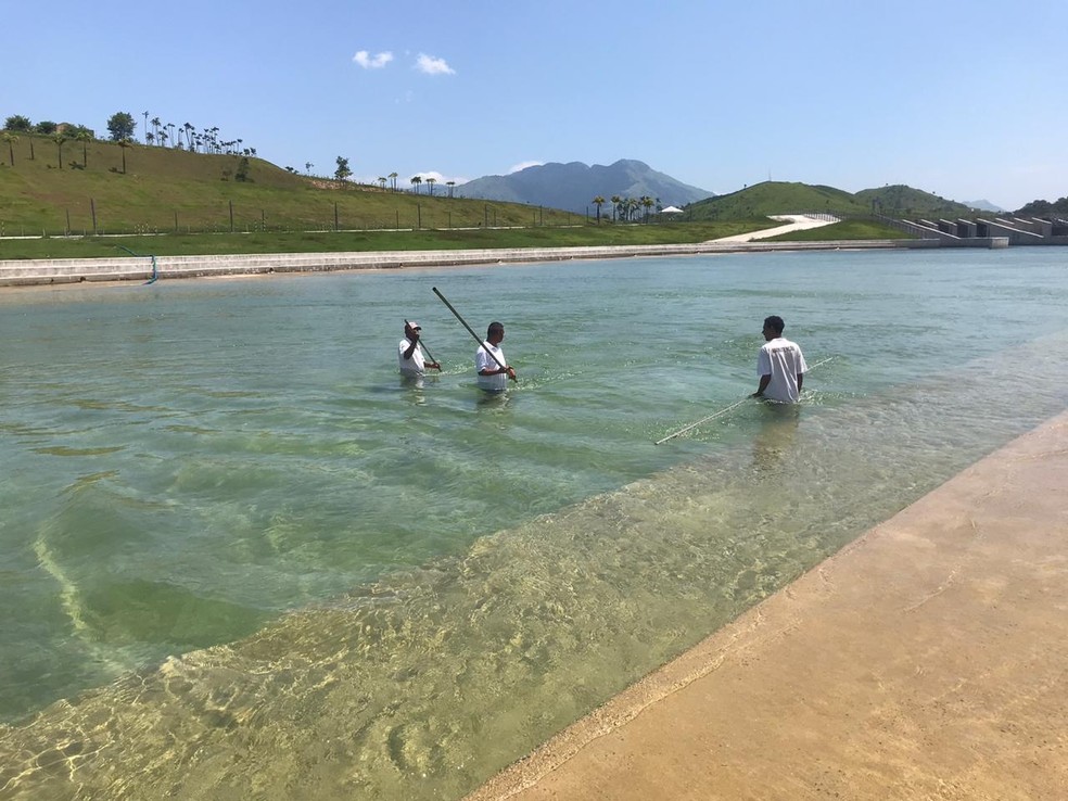 Manutenção sendo feita no Complexo de Deodoro no canal da canoagem slalom — Foto: Divulgação