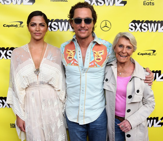 Camila Alves, Matthew McConaughey e Kay McConaughey  (Foto: Getty Images)