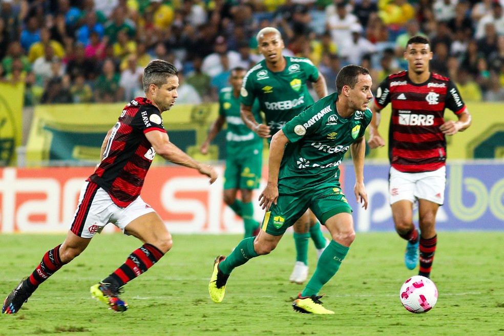 Após vitória do Flamengo em Cuiabá, Dorival elogia time e rechaça favoritismo em finais