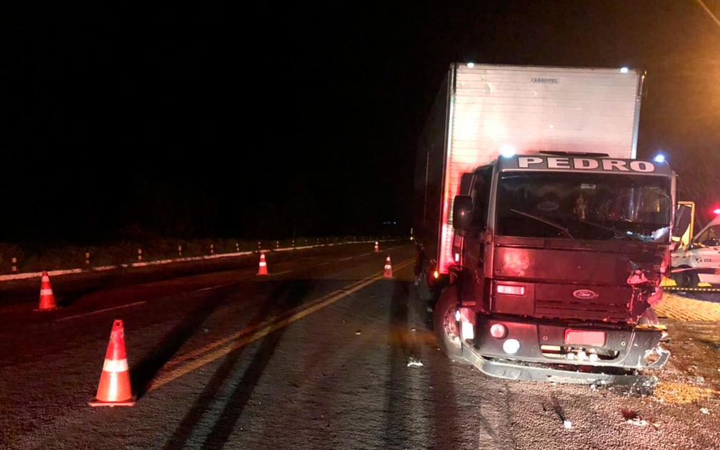 Motorista do caminhão foi preso após o acidente (Foto: Divulgação/PRF)