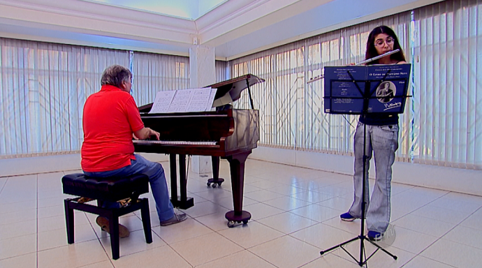 Laura flautista (Foto: reprodução EPTV)