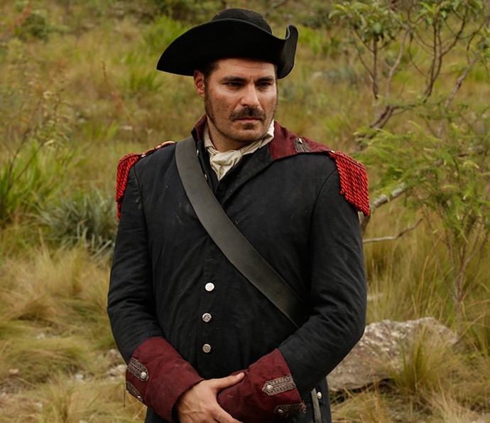 Thiago como Tiradentes no primeiro capítulo de 'Liberdade, Liberdade', a nova novela das 23h (Foto: TV Globo/ Reprodução) Thiago como Tiradentes no primeiro capítulo de 'Liberdade, Liberdade', a nova novela das 23h (Foto: TV Globo/ Reprodução)