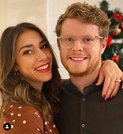 A ex-namorada do músico Ed Sheeran com o futuro marido (Foto: Instagram)