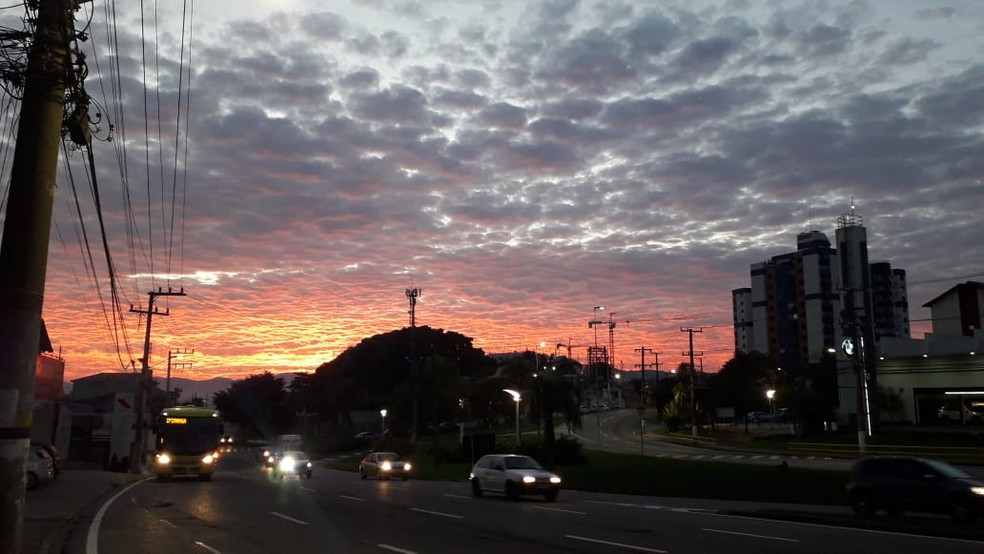 Amanhecer em Florianópolis nesta quarta-feira  — Foto: Odemar Andrade/ NSC TV