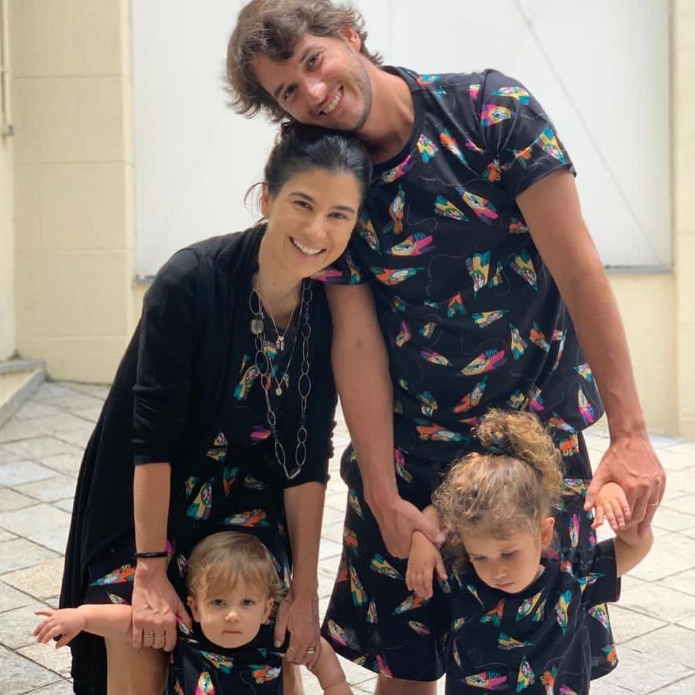 Renata Abravanel com Caio Curado e os filhos, André e Nina — Foto: Reprodução Instagram