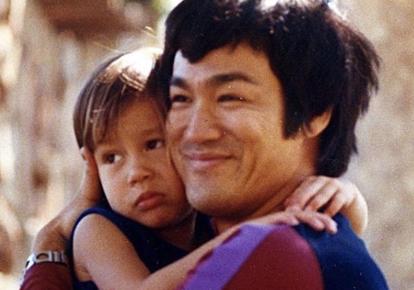 Bruce Lee com Shannon Lee (Foto: Reprodução / Instagram)