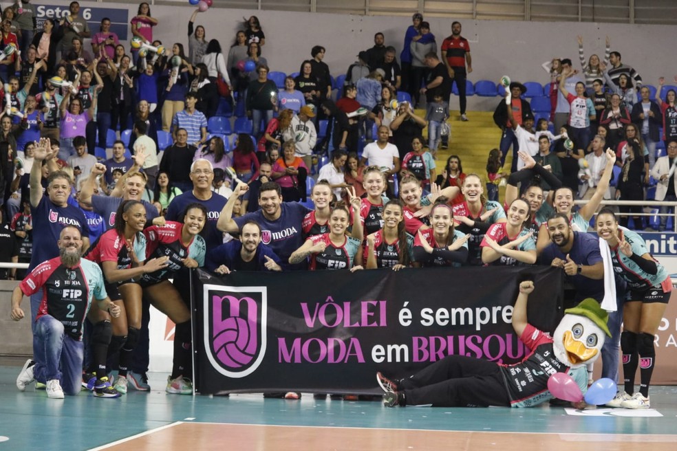 Brusque garantiu o acesso na Superliga — Foto: Sidney Silva/EsporteSC