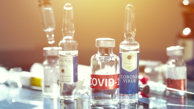 Amostra de vacinas contra o coronavírus (Foto:  skaman306 via Getty Images)