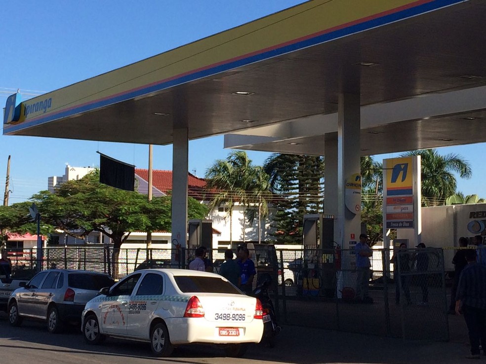 Ãšnico posto com combustÃ­vel em Primavera do Leste (MT) tem restriÃ§Ã£o de abastecimento (Foto: MÃ¡rcio FalcÃ£o/ TVCA)