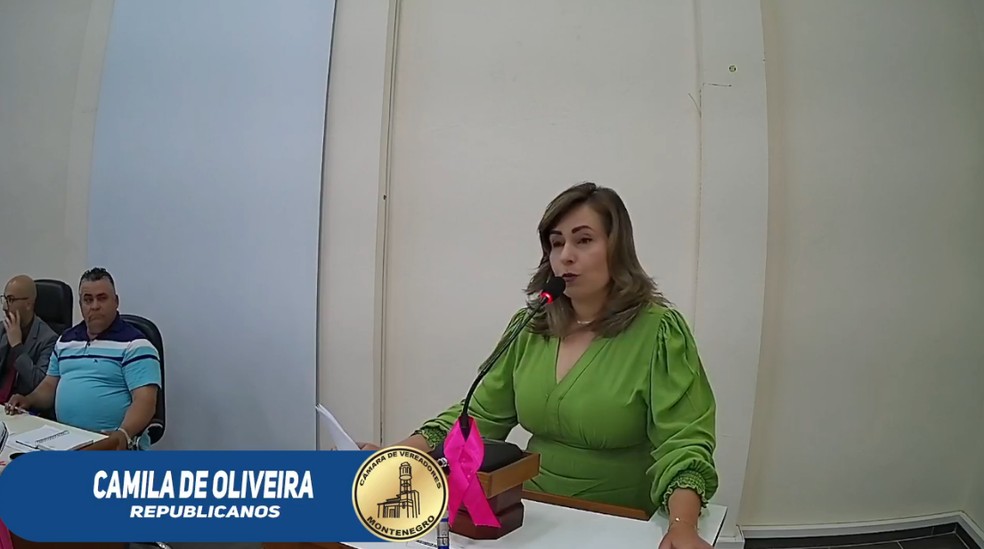 Vereadora Camila Oliveira (Republicanos), durante sessão que abriu processo de cassação — Foto: Reprodução/Câmara Municipal de Montenegro