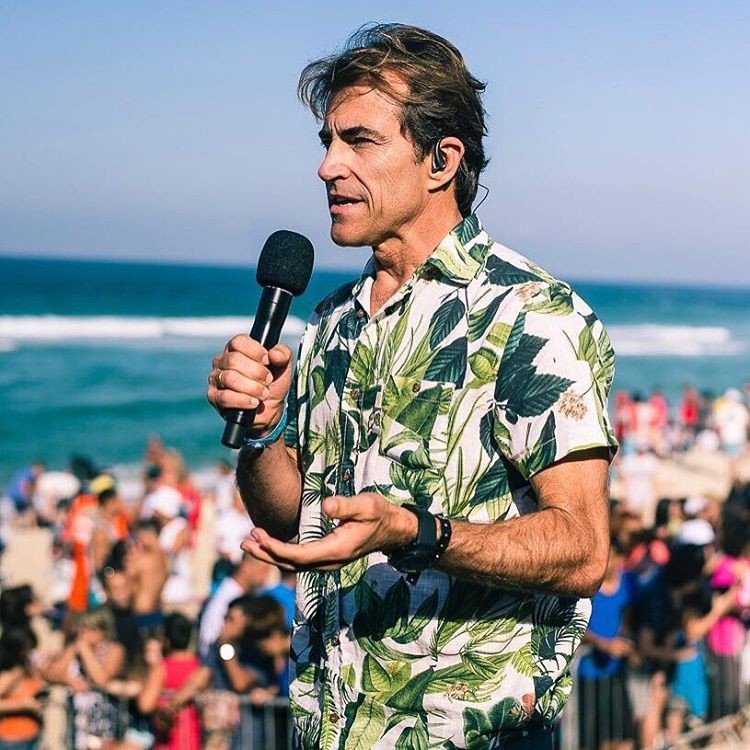 Carlos Burle na praia de Itaúna, em Saquarema (Foto: Instagram/Reprodução)