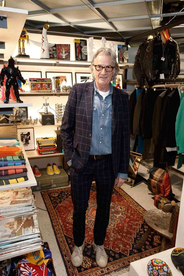 Paul Smith in his space, which, at 3m2, is the same size as his first shop in the Seventies in Nottingham (Foto: Darren Gerrish)