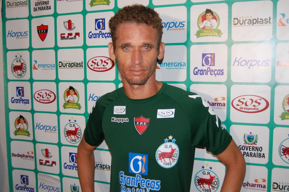 Izaias johou no Serrano em 2017 e volta ao time em 2018 (Foto: Silas Batista / GloboEsporte.com)