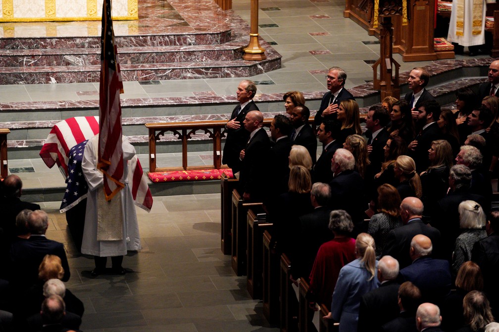 Caixão com corpo de George H. W. Bush durante cerimônia em Houston, Texas — Foto: Rick T. Wilking/Reuters