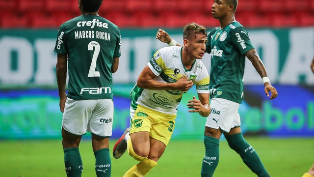 Braian Romero comemora um dos gols do Defensa y Justicia