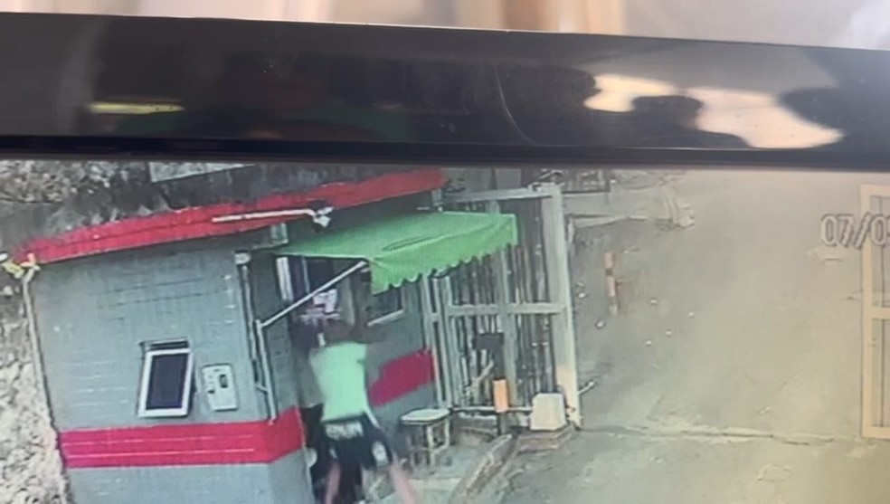 Porteiro libera banheiro de guarita para taxista urinar e é agredido após reclamar de mau cheiro — Foto: Arquivo pessoal