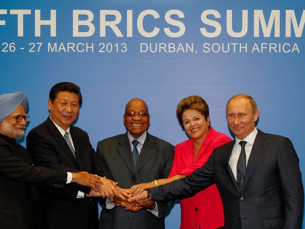 Presidente Dilma Rousseff na foto oficial com demais líderes dos Brics  (Foto: Roberto Stuckert Filho/PR)