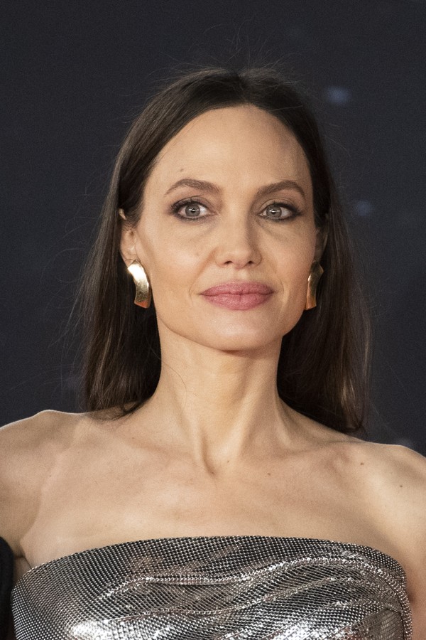 ROME, ITALY - OCTOBER 24: Actress Angelina Jolie attends the "Eternals" red carpet during the 16th Rome Film Fest 2021 on October 24, 2021 in Rome, Italy. (Photo by Primo Barol/Anadolu Agency via Getty Images) (Foto: Anadolu Agency via Getty Images)