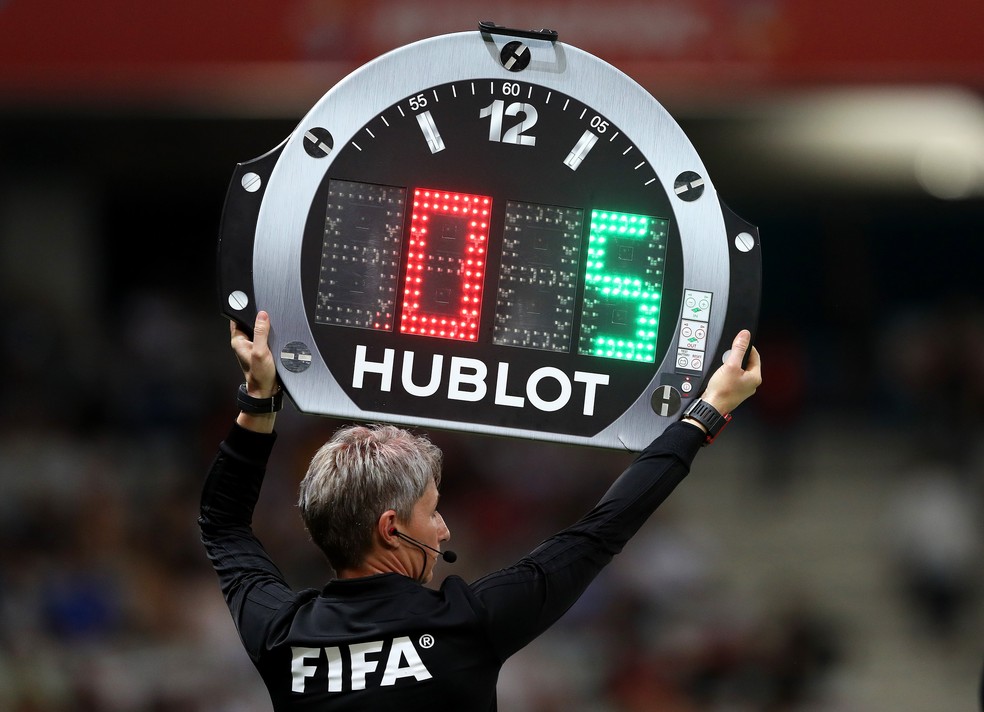 Fifa autoriza cinco substituições por time até o fim da temporada 2020/21 — Foto: Getty Images