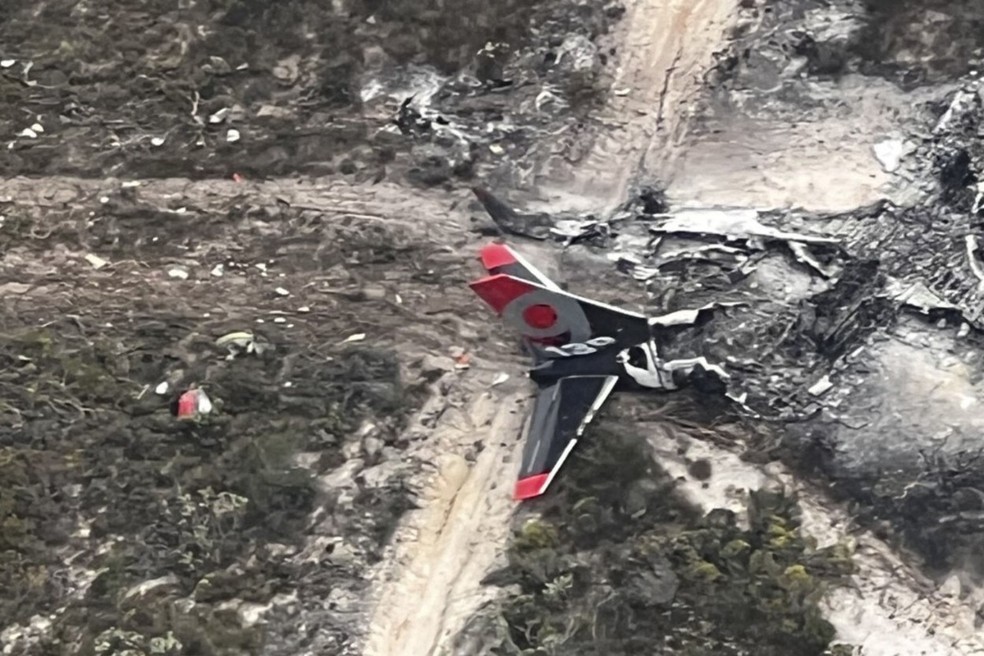Destroços de avião que caiu na Austrália — Foto: WEST AUSTRALIAN DEPARTMENT OF FIRES AND EMERGENCY SERVICES / AFP