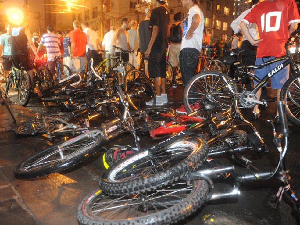 Nove ciclistas foram levadas ao Hospital de Pronto Socorro — Foto: Ricardo Duarte/Agência RBS