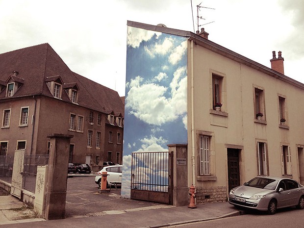 As imagens foram impressas e coladas nas paredes de diversos lugares da França e até dos Estados Unidos (Foto: Divulgação/Benjamin Løzninger)