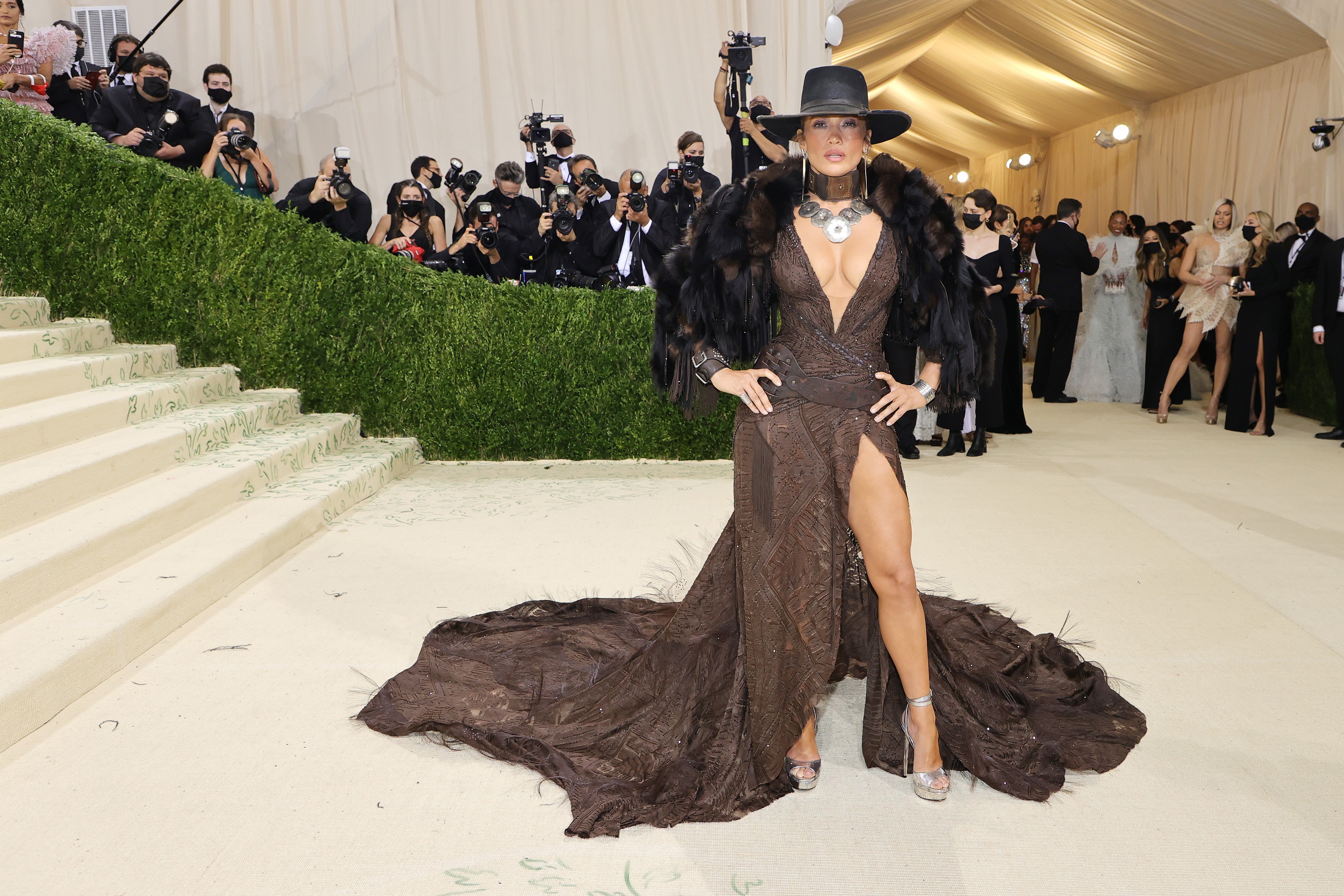 NEW YORK, NEW YORK - SEPTEMBER 13: Jennifer Lopez attends The 2021 Met Gala Celebrating In America: A Lexicon Of Fashion at Metropolitan Museum of Art on September 13, 2021 in New York City. (Photo by Mike Coppola/Getty Images) (Foto: Getty Images)