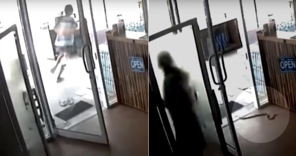 Na Tailândia, funcionária abandona loja após flagrar cobra entrando no local (Foto: Reprodução/YouTube)