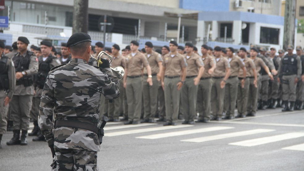 Revista das tropas militares aconteceu antes do desfile cívico-militar, em João Pessoa (Foto: Krystine Carneiro/G1) Revista das tropas militares aconteceu antes do desfile cívico-militar, em João Pessoa (Foto: Krystine Carneiro/G1)