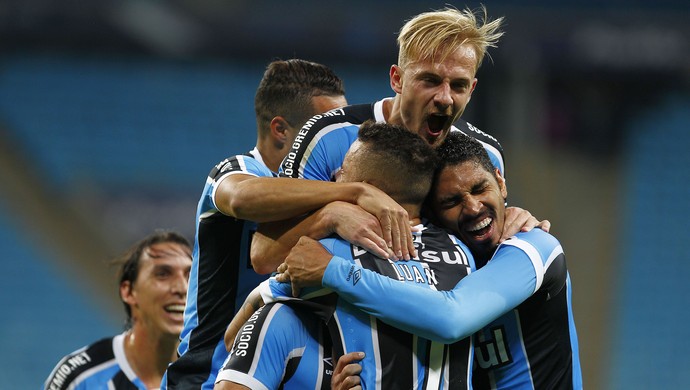 Wallace aprova em estreia no Grêmio, zaga sai ilesa, e Roger elogia: Liderou