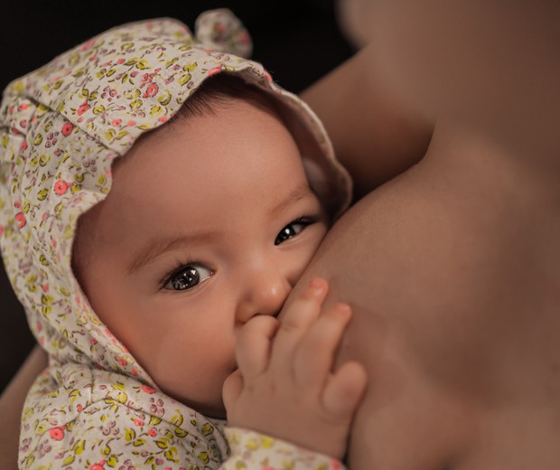 Mamaço virtual reúne mães e especialistas para falar da importância da amamentação (Foto: Cleyder Duque/ Pexels)