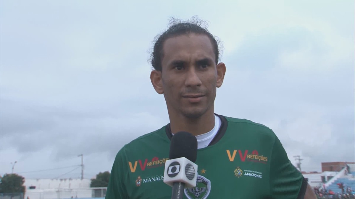 Hamilton confunde nome do time rival em entrevista e comenta gol
