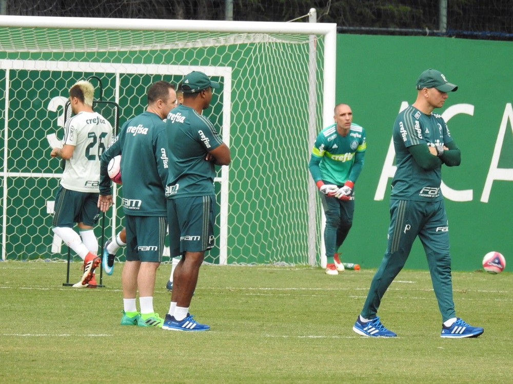 Finalização e espaço reduzido: Palmeiras se reapresenta só com reservas em campo
