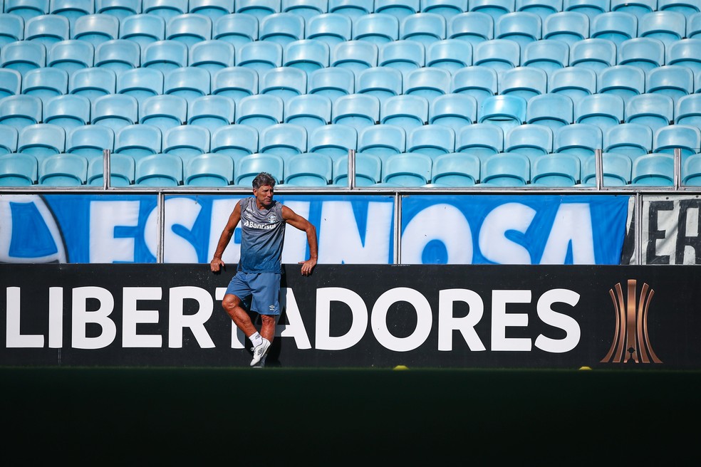 Há quase 100 dias longe, Renato aguarda aval médico e continua sem prazo para voltar ao Grêmio