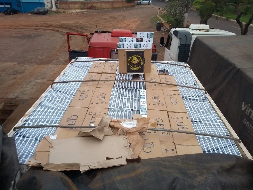 Carreta com 40 mil pacotes de cigarro contrabandeado apreendida em MS em 2018 â Foto: DOF/DivulgaÃ§Ã£o