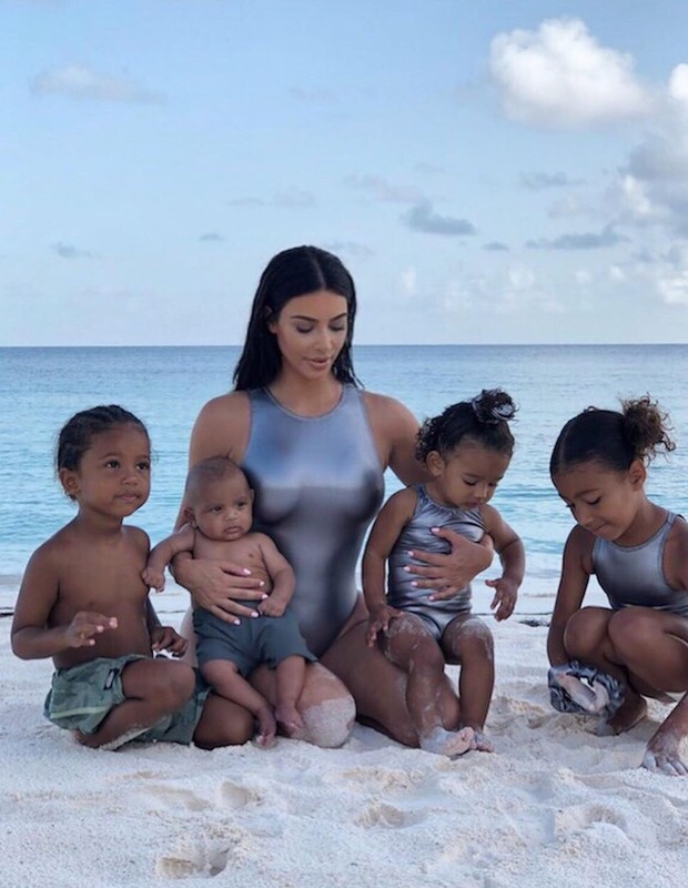 Kim Kardashian e filhos (Foto: Reprodução/Instagram)