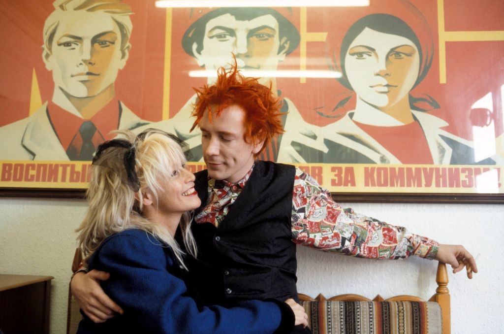 Johnny Rotten, ex-vocalista do Sex Pistols, e sua esposa Nora Forster (Foto: Getty Images)