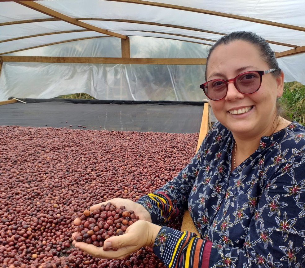 Poliana Perrut foi campeã com 88,60 pontos no concurso estadual de café.  — Foto: Poliana Perrut/Arquivo pessoal