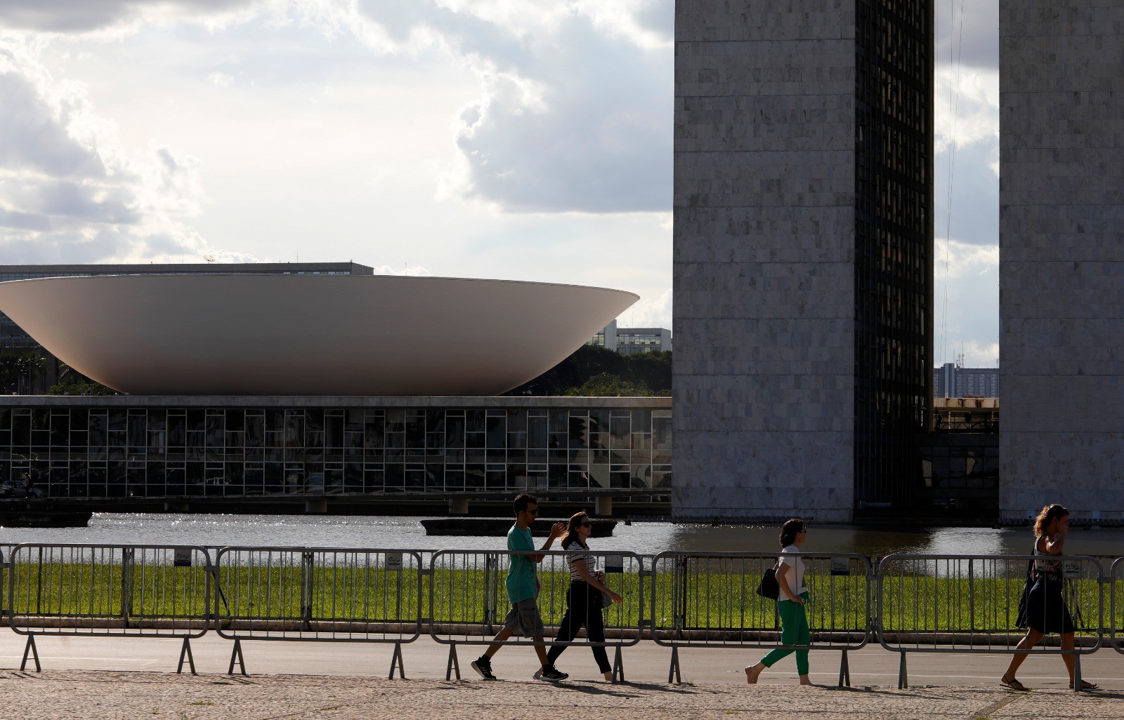 Segurança reforçada na Praça dos Três Poderes — Foto: Cristiano Mariz/Agência O Globo