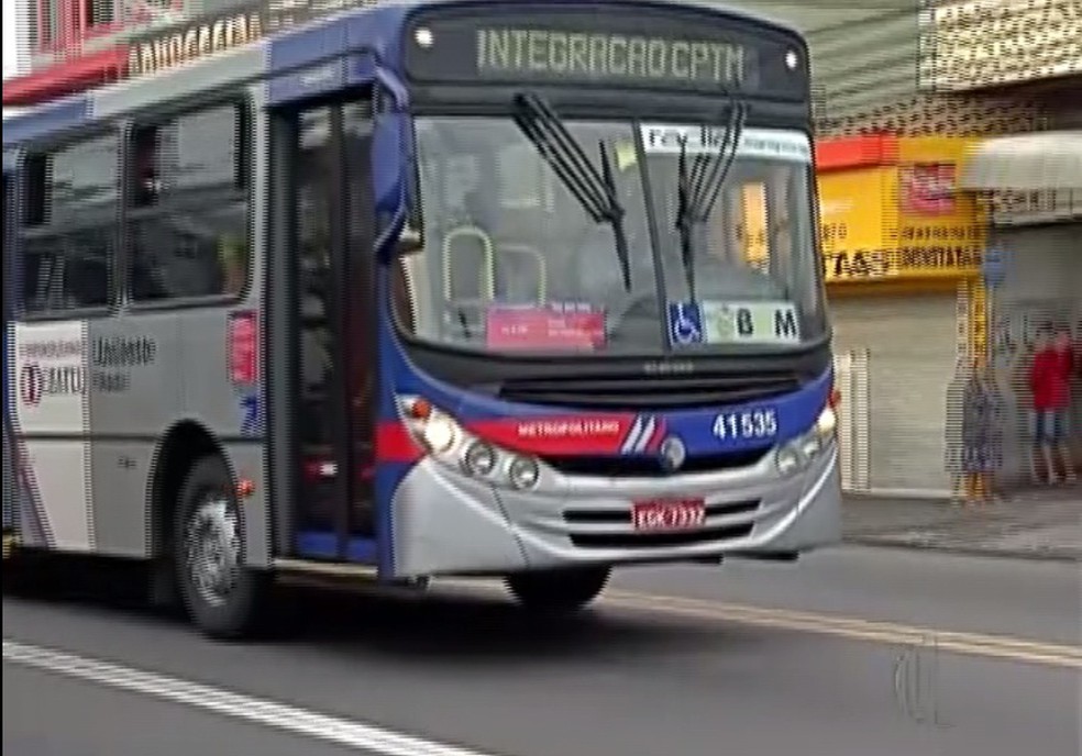 Empresas de ônibus que fazem o transporte metropolitano em São Paulo querem compensação por perda de passageiros para app — Foto: REprodução/TV Diário